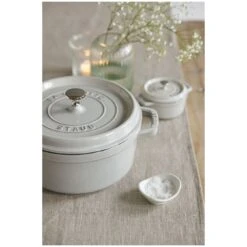 Staub Cocotte 22 Cm, Rond(e), Truffe Blanche, Fonte 11 Staub Cocotte 22 Cm, Rond(e), Truffe Blanche, Fonte -Staub Soldes Boutique 000019744