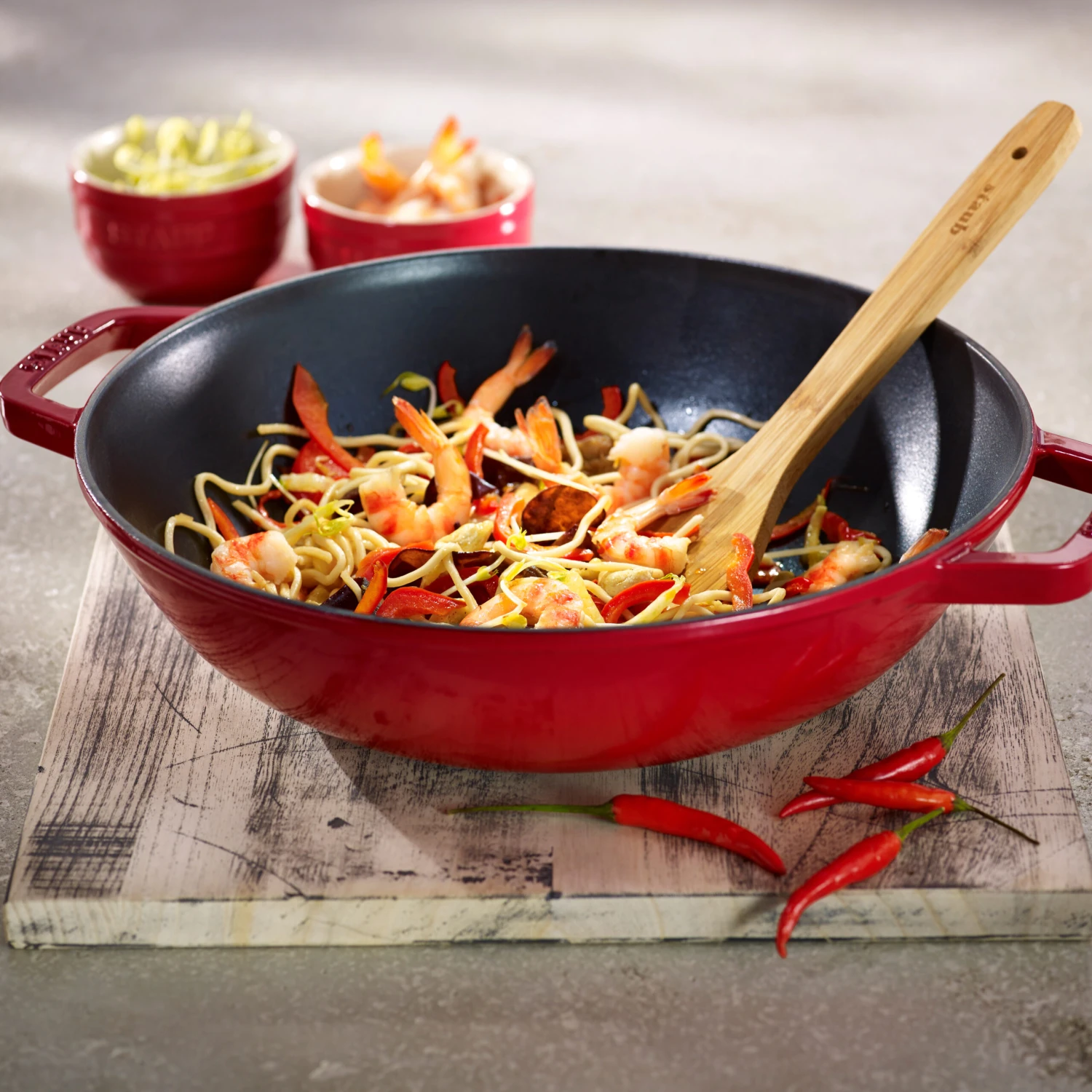 Staub Wok Avec Couvercle En Verre Ø30 Cm 4,4 L 4 Staub Wok Avec Couvercle En Verre Ø30 Cm 4,4 L – Image 2