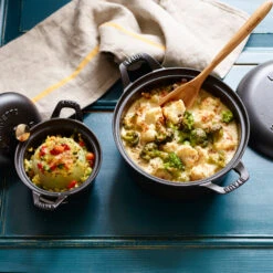 Staub Cocotte Ronde Vintage La Coquette 2,45 L -Staub Soldes Boutique 502886 01 3 EnvironmentImage 790bafcccc